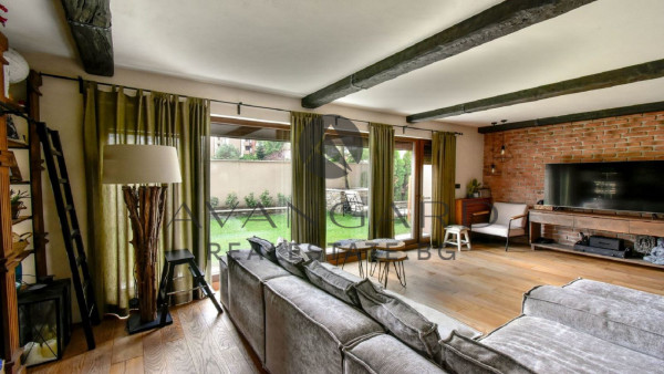 Четири стаен апартамент до ключ обзаведен