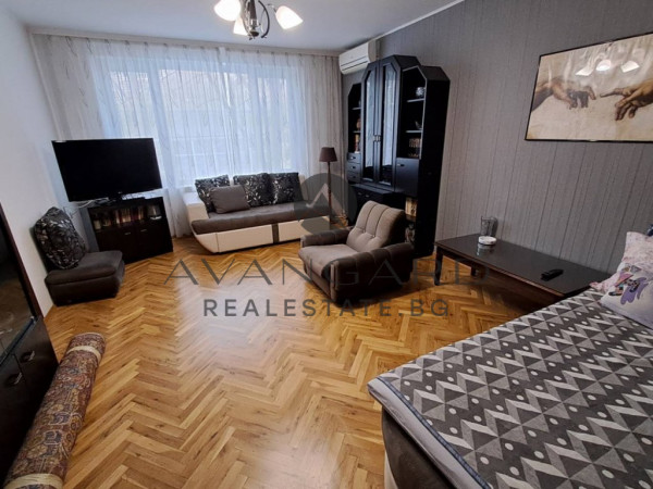 Четири стаен апартамент до ключ обзаведен