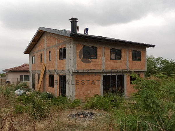 Тристаен апартамент/ Кючук Париж