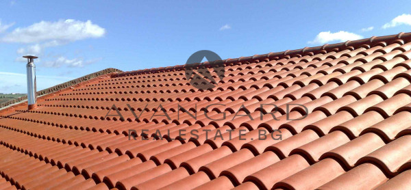 Четири стаен апартамент до ключ обзаведен