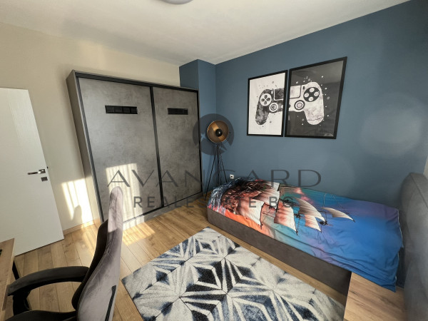 Многостаен