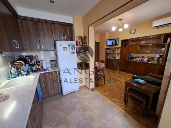 Тристаен апартамент/ Кючук Париж